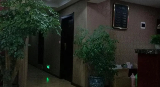 Xiaoyang Hotel, Prenota Hotel Enshi Prefecture Cina