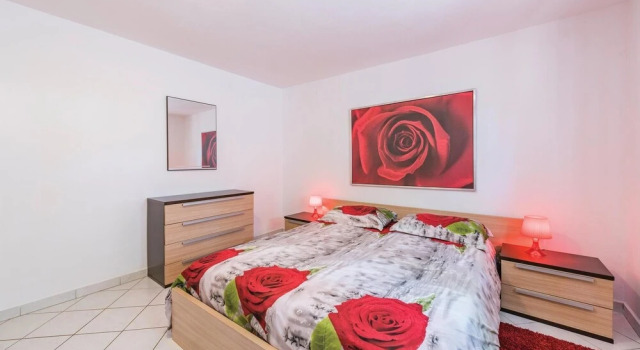 Gorgeous Home In Kastelir, Book Hotel Kaštelir Umag Countryside