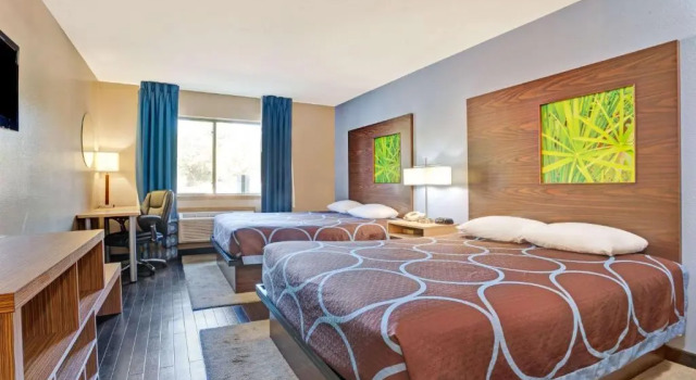 Четырёхместный номер Business Super 8 by Wyndham Louisville Airport