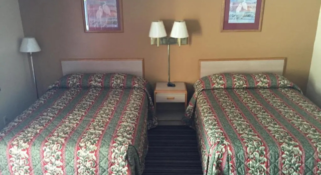 Четырёхместный номер Standard Budget Inn - Cambridge