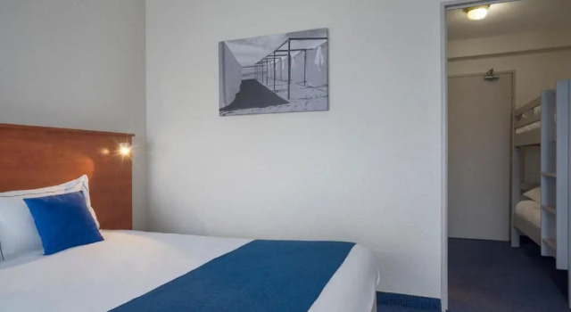 Четырёхместный номер Standard с видом на окрестности The Originals Boutique, Hôtel Admirals, Les Sables-dOlonne