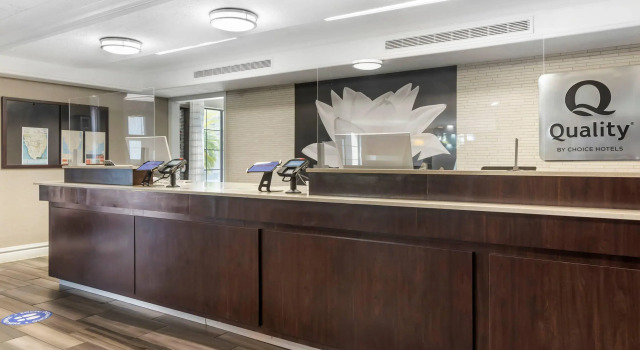 Quality Inn & Suites North Charleston - Ashley Phosphate, Забронировать Отель Отели Южной Каролины с завтраком, Завтраки