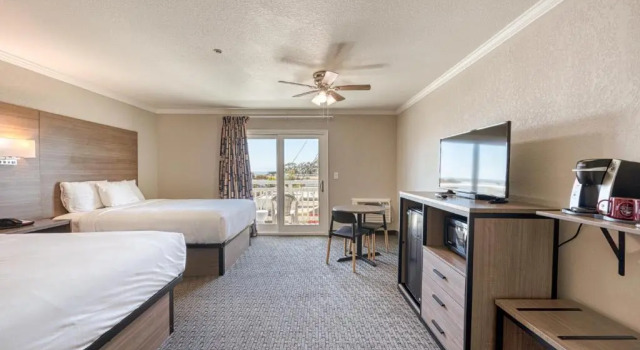 Четырёхместный номер Deluxe с видом на океан Harbor House Inn