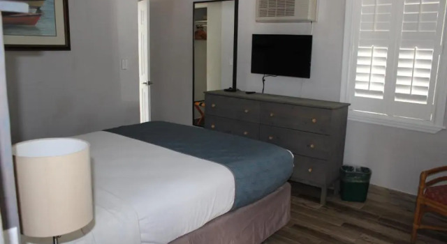 Люкс с 2 комнатами с видом на сад Shoreline Suites & Cabana Cottages - Beachfront