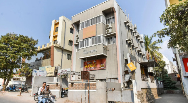 OYO 44369 Hotel Ashirwad, Забронировать Отель Отели штата Махараштры 3 звезды, 3*