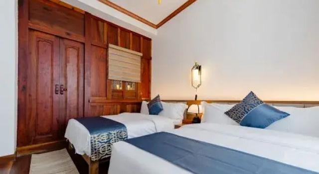 Люкс с 4 комнатами с балконом Floral Hotel· Honghe Jianshui Xushengyuan Boutique Hotel (Jianshui Ancient City Branch)