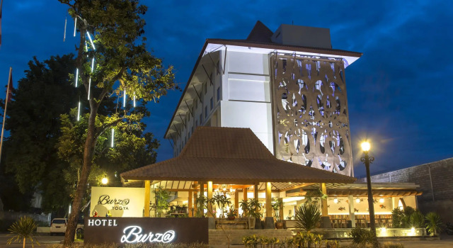 Burza Hotel Yogyakarta, Book Hotel Hoteller i Mantrijeron med pool, Swimmingpool