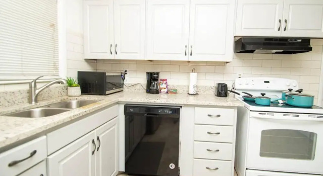 Коттедж House - Sleeps 8 - Parking - Malls Close