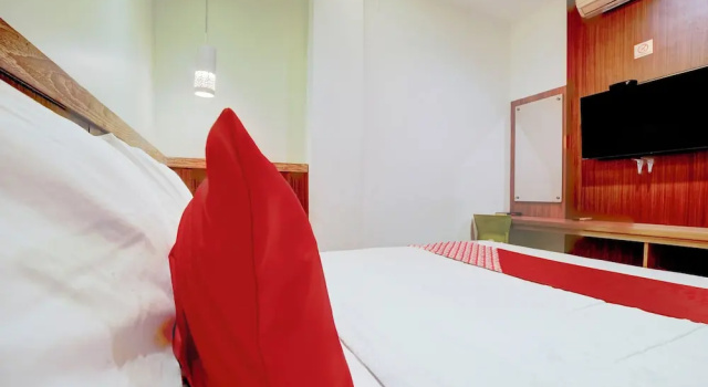 Двухместный номер Deluxe с балконом Hotel O Chinatown Near Ampel Formerly Hotel Novera