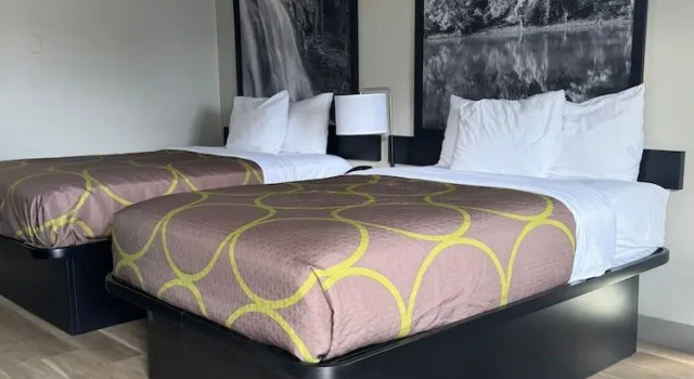 Четырёхместный номер Standard Super 8 By Wyndham Charleston WV