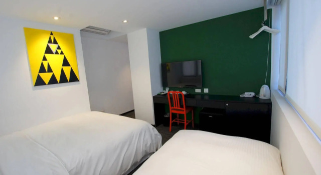 color fun inn