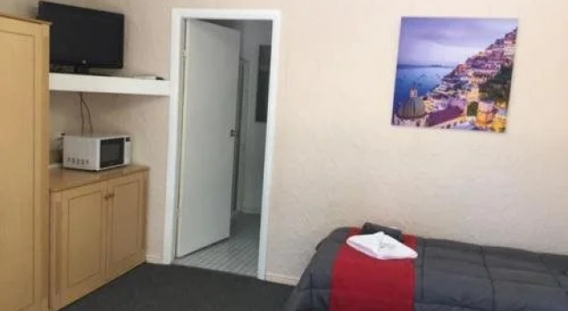 Village Motor Inn, Забронировать Отель Джилгандра Central West NSW, рядом с Парк Hunter