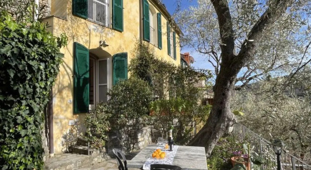 Vecchi Olivi, Buchen Sie Hotel Pietrabruna Blumenriviera