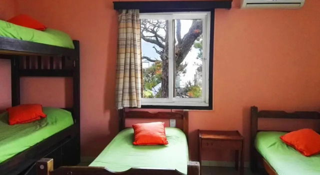 Кровать в общем номере (женский номер) Planet Punta del Este Hostel