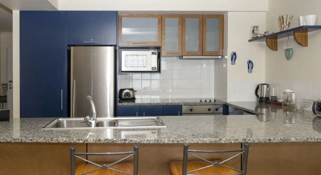Апартаменты с 2 комнатами рядом с пляжем The Reef Beachfront Apartments