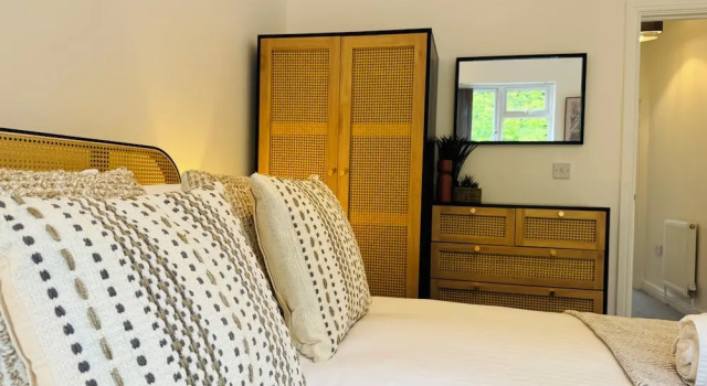 Spacious One Bed Apt With Scenic Views, Varaa Huoneisto Asunnot kohteessa Merseyside, Huoneisto