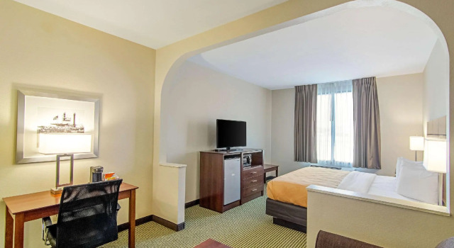 Двухместный люкс Quality Inn & Suites Near Tanger Outlet Mall