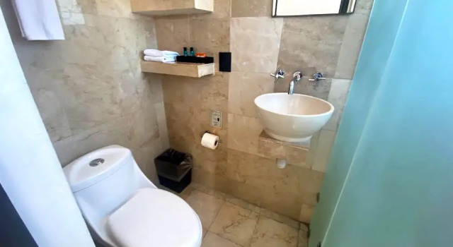Четырёхместный номер Standard с видом на бассейн Hacienda Paradise Hotel