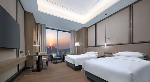 Четырёхместный номер Premium Crowne Plaza Hangzhou Linping by IHG
