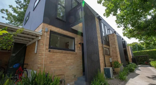 Designer Taste 2BR Townhouse@hawthorn, Book Vacation Home Kew 