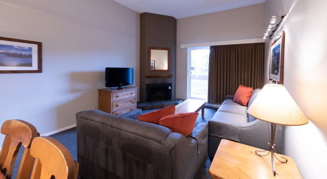 Tantalus Resort Lodge, Buchen Sie Resort Hotels in Whistler mit Pool, Schwimmbad