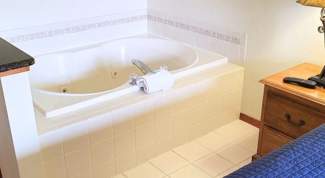 Люкс c 1 комнатой с видом на воду Bridgeport Waterfront Resort