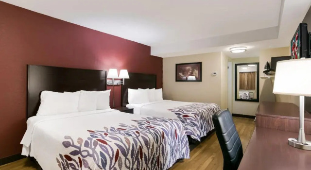 Четырёхместный номер Deluxe Red Roof Inn Hershey