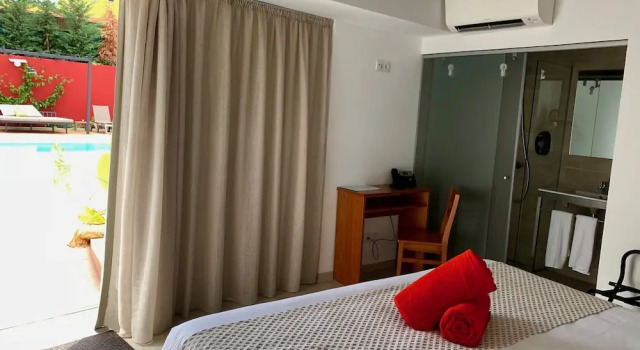 Двухместный номер Standard с видом на бассейн Villa 3 Caparica - Lisbon Gay Beach Resort