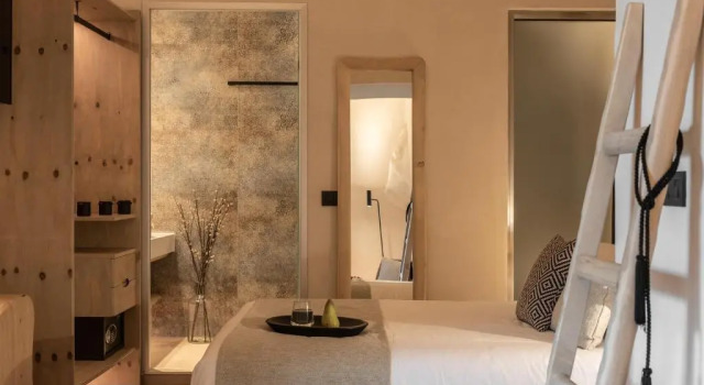 Полулюкс с балконом Manili Boutique Suites & Villas, an SLH Hotel