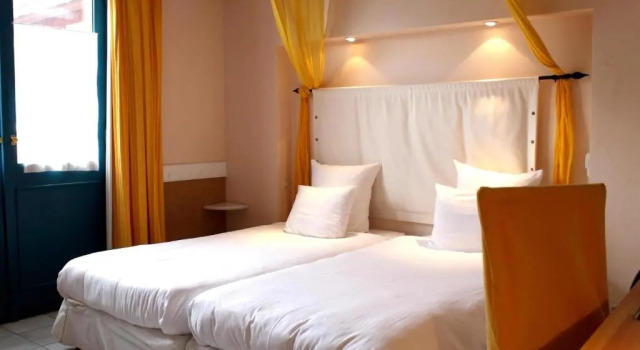 Двухместный номер Standard Logis Hôtel Les Pages