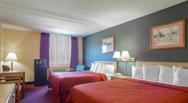 Четырёхместный номер Standard Quality Inn Carbondale University area