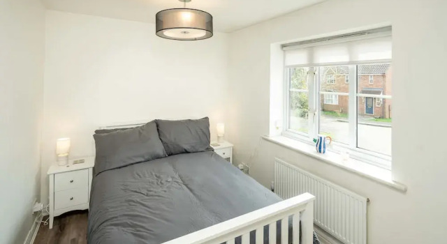 Loughton Hideaway: Cozy 1Bd Near Tube & Nature, Book Hotel Loughton England