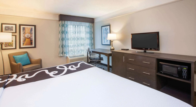 La Quinta by Wyndham Cincinnati Airport Florence, Забронировать Отель Отели Флоренс 3 звезды, рядом с Turfway Crossing, 3*