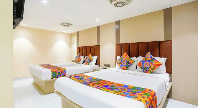 Номер Standard Fabhotel Dolphin Residency