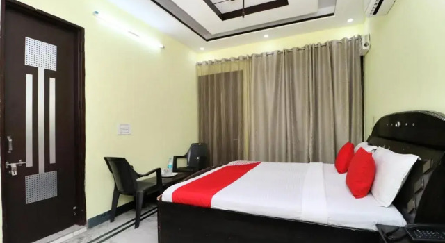 OYO Flagship 70111 Hotel Sudan Cottage, Rezerwuj Hotel Panchkula Delhi