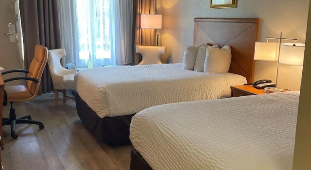 Четырёхместный номер Standard Plantation Inn