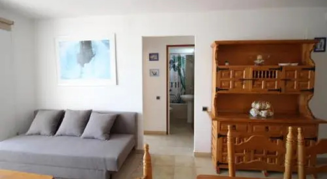 Basic Comfort Apartaments Karina, Забронировать Отель Отели Alt Empordà с парковкой, Парковка