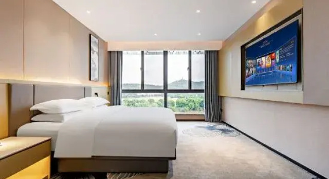 Люкс Executive Diamond Holiday Crown Hotel