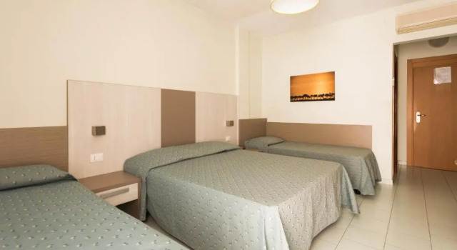 Четырёхместный номер Comfort Hotel Jollino