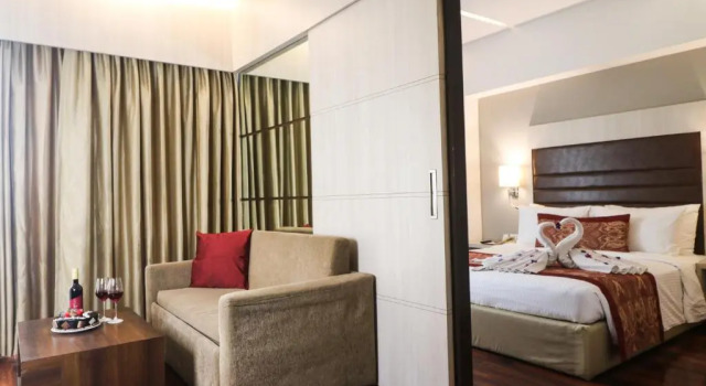 Двухместный люкс Mahagun Sarovar Portico Suites