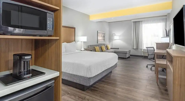 Двухместный люкс студия La Quinta Inn & Suites by Wyndham Valdosta