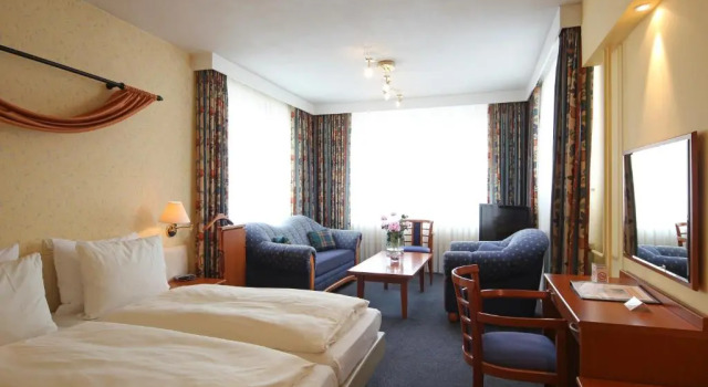 Полулюкс Grand Hotel Monopole