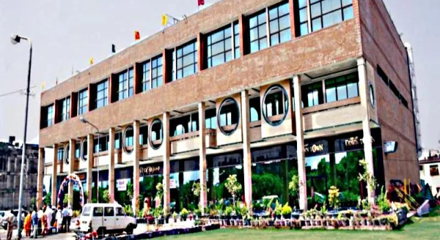 Hotel K.C. Cross Road, Rezerwuj Hotel Panchkula Delhi