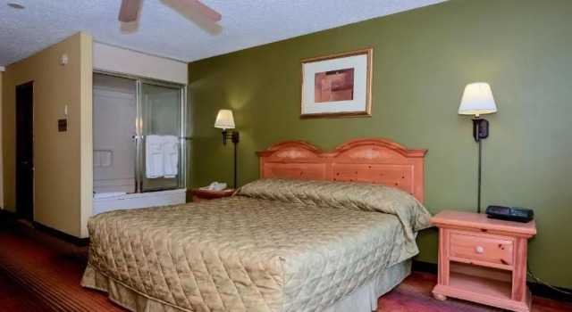 Номер Standard Rodeway Inn Huntington Station - Melville