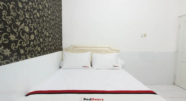 RedDoorz near Gejayan, Book Hotel Depok 