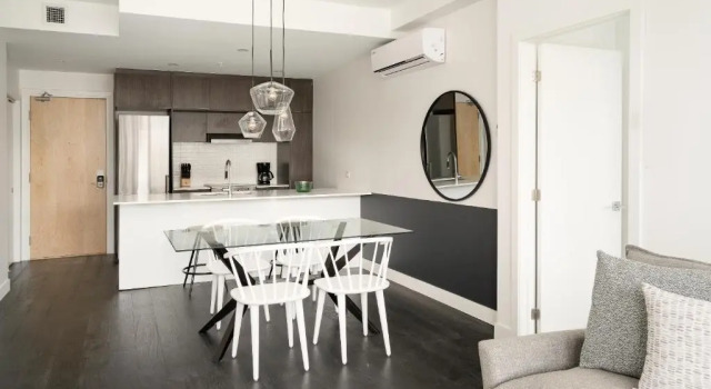 Апартаменты Deluxe Beautiful Griffintown Suites by Sonder