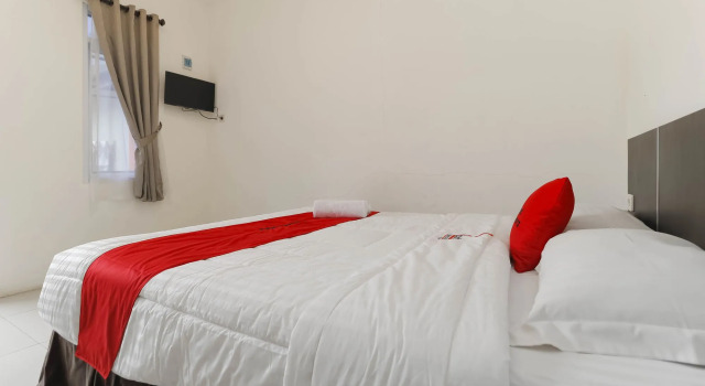 RedDoorz near Exit Toll Bogor, Book Guesthouse Bogor 