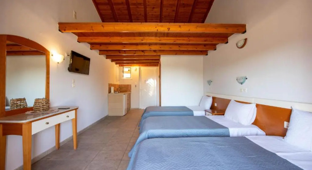 Трёхместная студия Standard KORINA APART HOTEL KAVOS