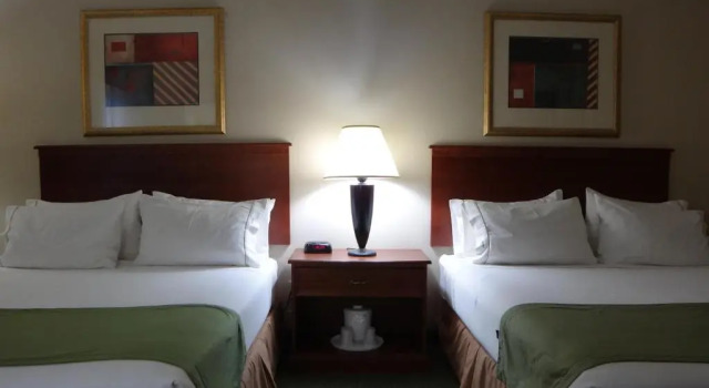 Четырёхместный номер Standard Days Inn by Wyndham Dodge City