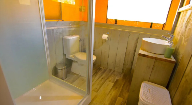 Тент с 2 комнатами с красивым видом из окна Grande Glamping Camp